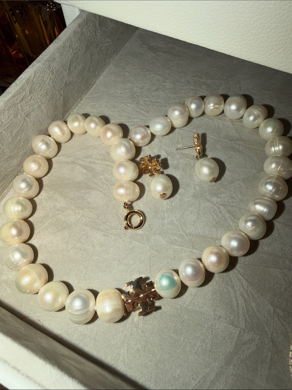 Tory Burch Pearl Necklace with Gold Logo and Matching Studs - Cream & White